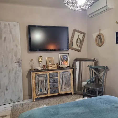 בית נופש La Petite Maison De Melanie 30m *